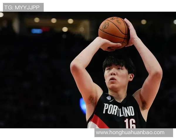 杨瀚森仅打3分钟罚球得2分,中国新秀如何在NBA夹缝中求生存?